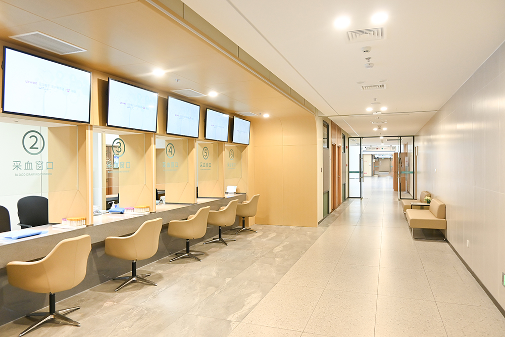 三亚国康医院-海南-采血台.jpg